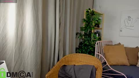 Snapshot of nicole_charm chatting on 10-16-25, 08:10 GMT7TueWedThSu 0300am-0900am. Sa 1000am-0400pm online show from 10-16-25, 08:10