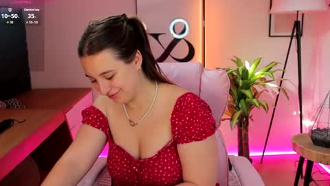 Snapshot of nicole_de_lux chatting on 06-30-26, 05:41 Nicole De Lux online show from 06-30-26, 05:41