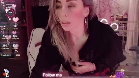 Snapshot of nicole_g0ld_ chatting on 02-15-26, 08:05 Nicole online show from 02-15-26, 08:05