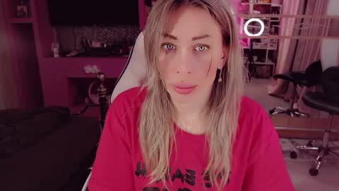 Snapshot of nicole_g0ld_ chatting on 03-01-26, 10:12 Nicole online show from 03-01-26, 10:12