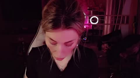 Nicole online show from 05-11-26, 06:41