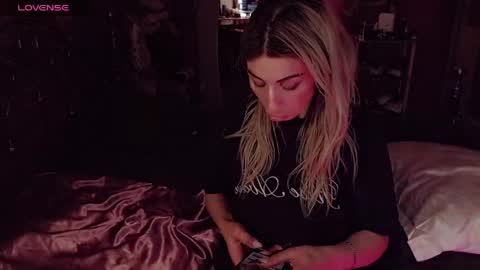 Nicole online show from 05-15-26, 07:48