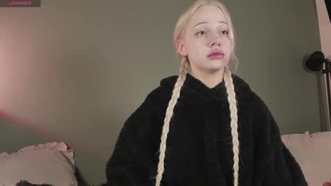 Mary online show from 12-19-25, 05:14