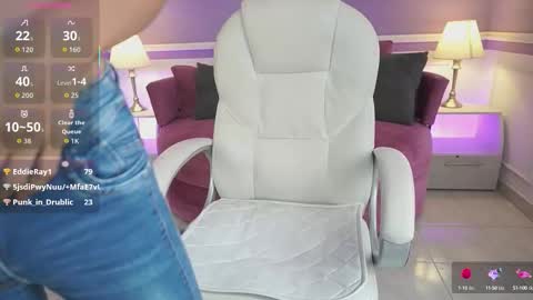 Nicole Crawft online show from 10-03-25, 07:11