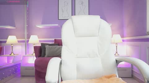 Nicole Crawft online show from 10-09-25, 07:23