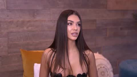 Nicole online show from 10-30-25, 07:32