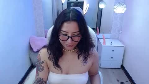 nicolee_8 online show from 09-11-25, 02:55