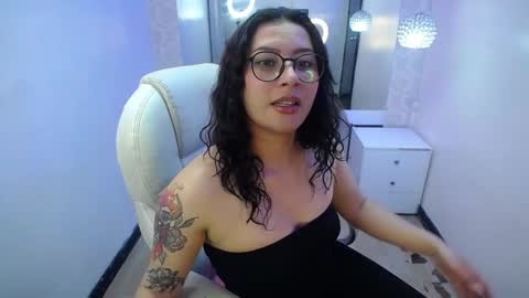 nicolee_8 online show from 09-17-25, 01:51