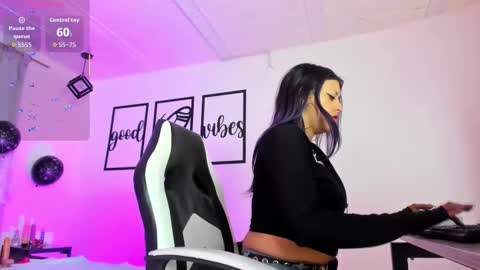 nicolee millerr online show from 11-04-25, 12:59