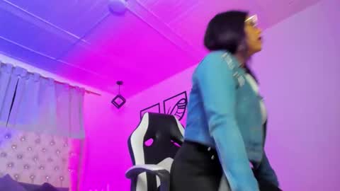 nicolee millerr online show from 01-10-26, 12:40