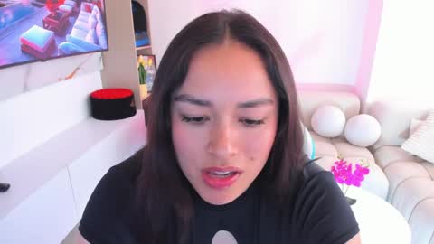 Snapshot of nicoleeorson chatting on 04-18-26, 07:29 Nicolle online show from 04-18-26, 07:29
