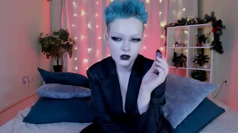 Nicole online show from 12-22-24, 08:47