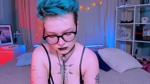 Nicole online show from 01-23-25, 03:37