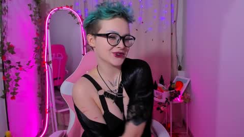Nicole online show from 01-31-25, 09:16