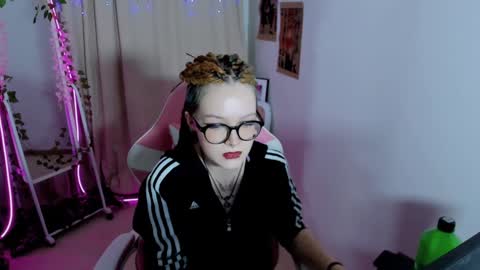 Nicole online show from 02-05-25, 12:31