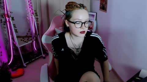 Nicole online show from 02-05-25, 03:34