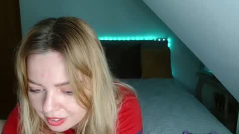 Snapshot of nicolelinharts chatting on 12-16-24, 07:10 Birthday online show from 12-16-24, 07:10