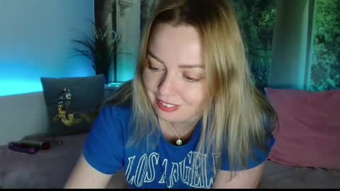 Snapshot of nicolelinharts chatting on 01-01-25, 09:41 Birthday online show from 01-01-25, 09:41