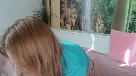 Snapshot of nicolelinharts chatting on 01-30-25, 12:16 Birthday online show from 01-30-25, 12:16