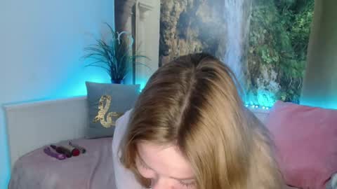 Snapshot of nicolelinharts chatting on 02-09-25, 05:22 Birthday online show from 02-09-25, 05:22