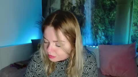 Snapshot of nicolelinharts chatting on 03-01-25, 04:44 Birthday online show from 03-01-25, 04:44