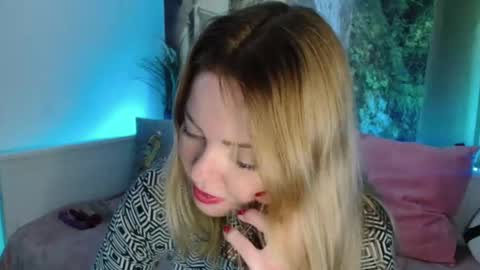 Snapshot of nicolelinharts chatting on 03-01-25, 11:15 Birthday online show from 03-01-25, 11:15