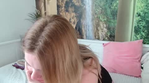 Snapshot of nicolelinharts chatting on 03-03-25, 02:59 Birthday online show from 03-03-25, 02:59