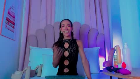 nicolemadrird online show from 09-18-25, 03:30