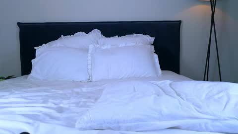 Nicole online show from 10-16-25, 05:19