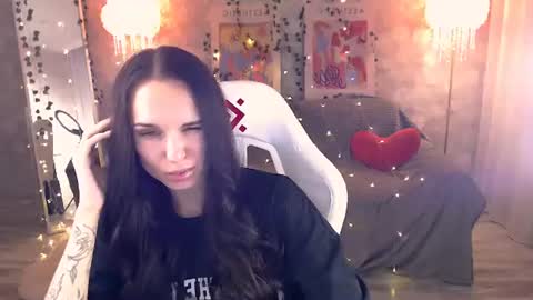 Snapshot of nicolemerz chatting on 06-10-26, 03:55 Nicole online show from 06-10-26, 03:55
