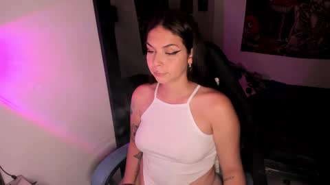 Snapshot of nicolepeachx chatting on 01-23-25, 02:02 Nicol independent model online show from 01-23-25, 02:02