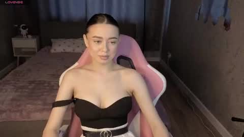 Snapshot of nicolerossss chatting on 06-25-26, 01:27 NicoleRossss online show from 06-25-26, 01:27