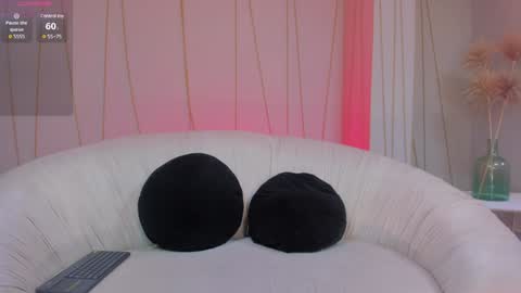 Snapshot of nicolesanz_ chatting on 12-18-24, 03:55 Nicole Sanz online show from 12-18-24, 03:55