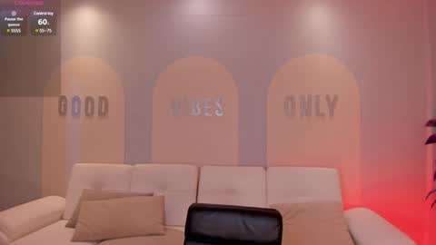 Snapshot of nicolesanz_ chatting on 01-10-25, 02:02 Nicole Sanz online show from 01-10-25, 02:02