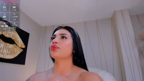 Snapshot of nicolesanz_ chatting on 01-22-25, 02:24 Nicole Sanz online show from 01-22-25, 02:24