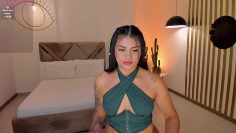 Snapshot of nicolesanz_ chatting on 02-27-25, 01:17 Nicole Sanz online show from 02-27-25, 01:17