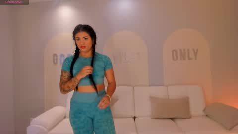 Snapshot of nicolesanz_ chatting on 03-08-25, 10:00 Nicole Sanz online show from 03-08-25, 10:00