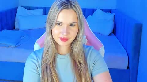 nicolettacooper online show from 09-14-25, 08:24