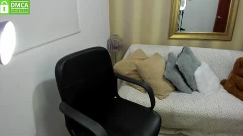 Nicolettcolin  online show from 09-30-25, 06:24