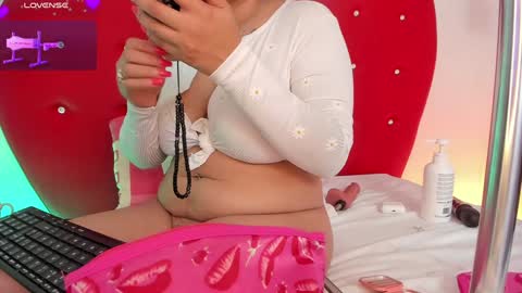 Snapshot of nicolette_rock chatting on 01-27-25, 10:06 nicolette online show from 01-27-25, 10:06