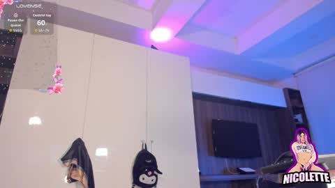 Snapshot of nicolette_tay chatting on 04-29-26, 02:21 Nicol online show from 04-29-26, 02:21