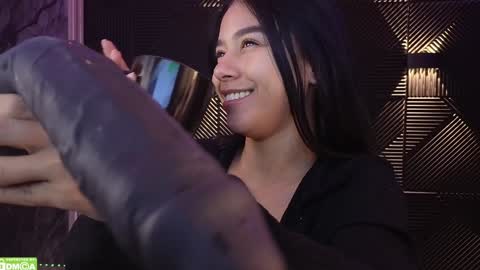 Nicoll  Independent model online show from 12-17-24, 10:12