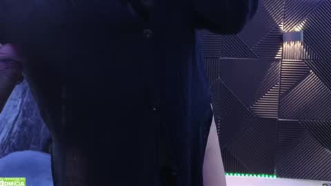 Nicoll  Independent model online show from 03-10-25, 01:10