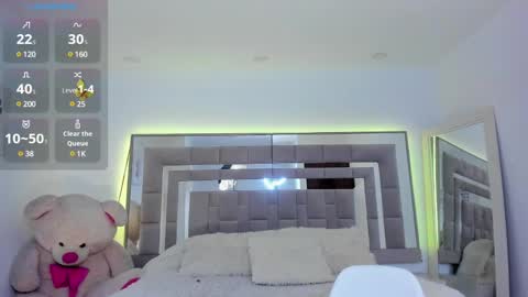 Nicolle online show from 01-09-25, 05:43