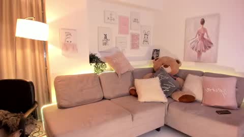 Nicolle online show from 02-13-25, 03:39