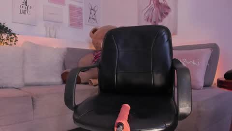 Nicolle online show from 02-21-25, 10:59