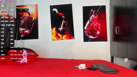 Snapshot of nicolle_hanks1 chatting on 09-30-25, 01:43 nicolle_hanks1 online show from 09-30-25, 01:43