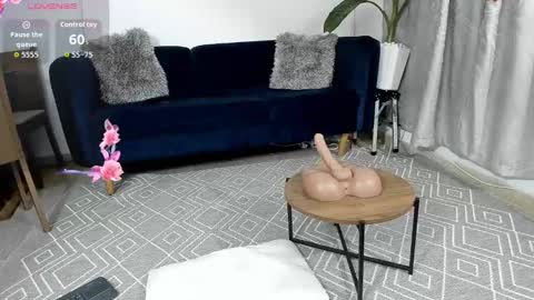 Nicolle Lima online show from 09-30-25, 01:32