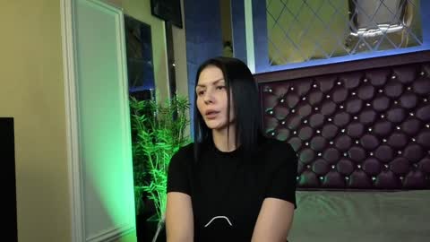 Nicolle online show from 12-10-24, 09:44