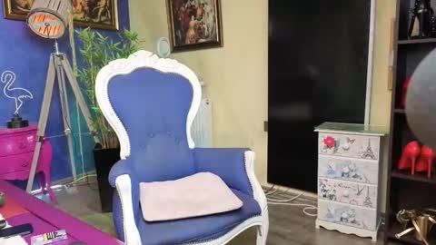 Nicolle online show from 03-05-25, 07:05